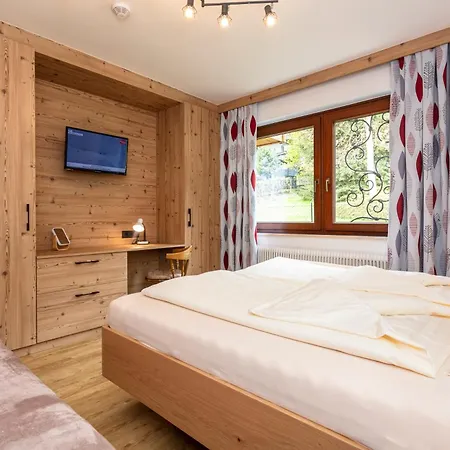 Гостевой дом Hoelzl Нойкирхен-ам-Гросфенедигер